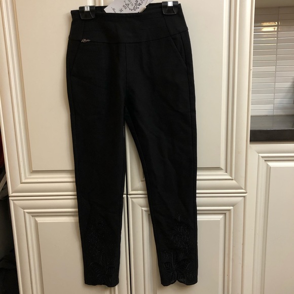 NWT women’s leggings w/ detail work bottom - Picture 2 of 9